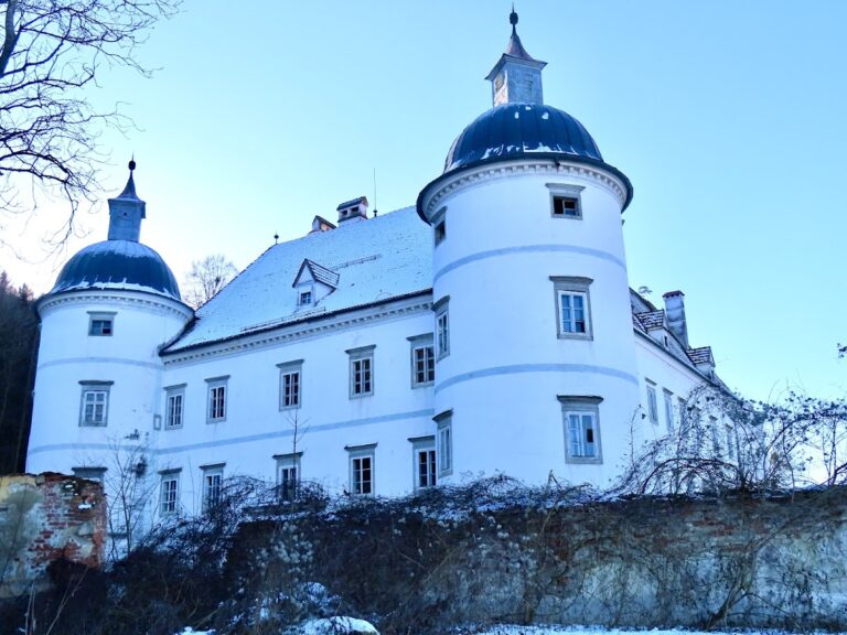 Schloss Würting: A Gothic and Renaissance Castle in Austria