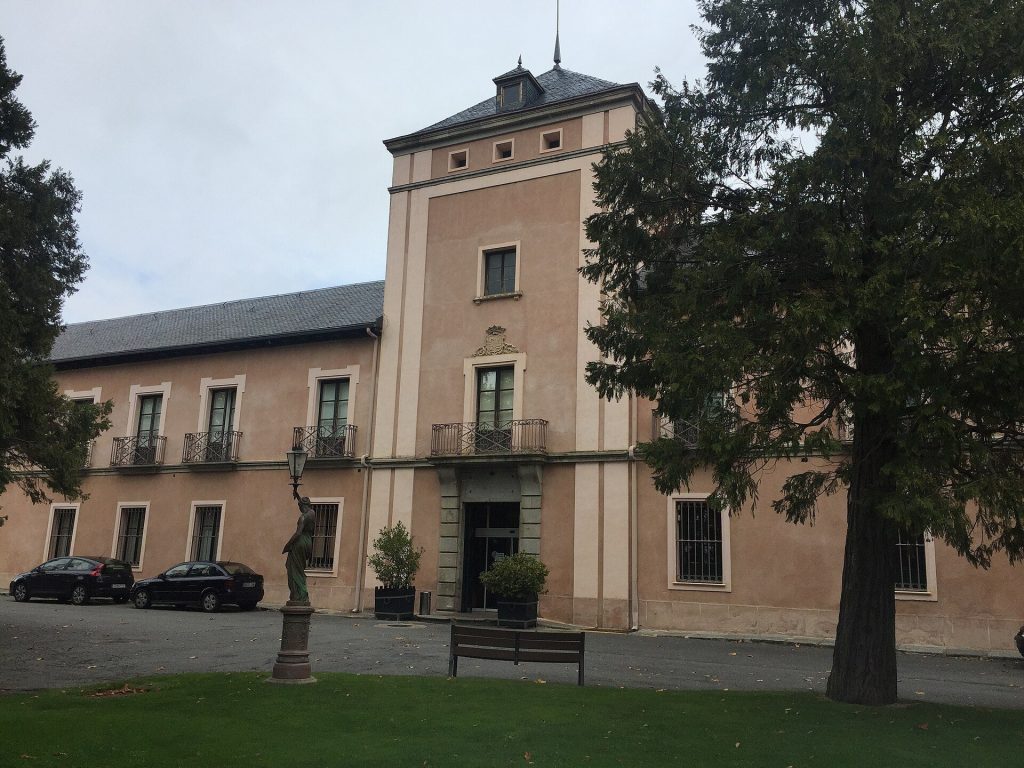 Royal Tenure of Quitapesares: A Former Royal Recreational Estate in Spain 1 Royal Tenure of Quitapesares