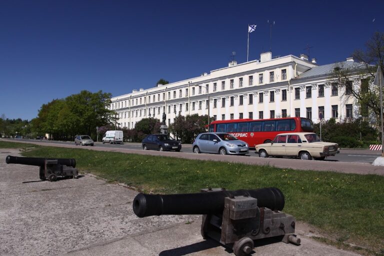 Italian Palace (Kronstadt): A Historic Imperial and Naval Educational Complex