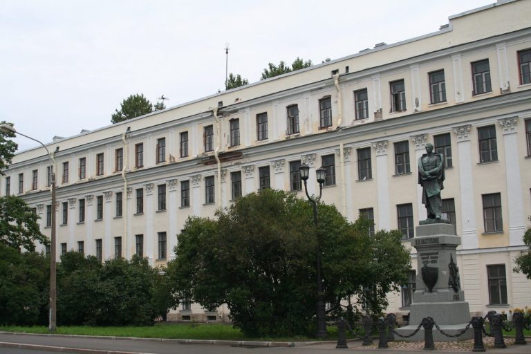 Italian Palace (Kronstadt): A Historic Imperial and Naval Educational Complex