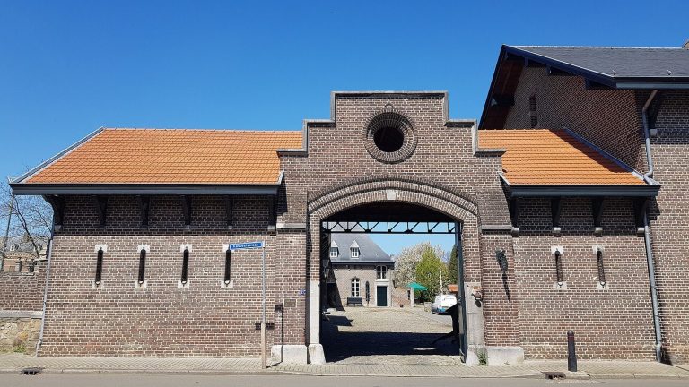 Borgharen Castle: A Medieval Moated Castle in the Netherlands