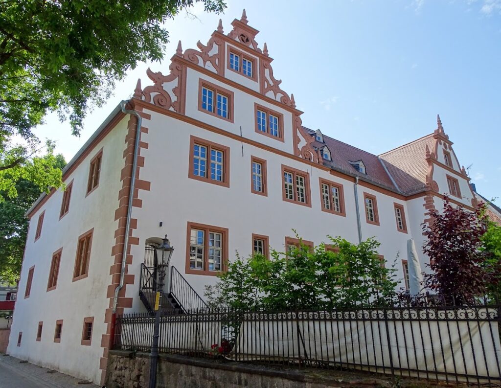 Wamboltsches Schloss: A Late Renaissance Aristocratic Estate in Groß-Umstadt 1 Wamboltsches Schloss