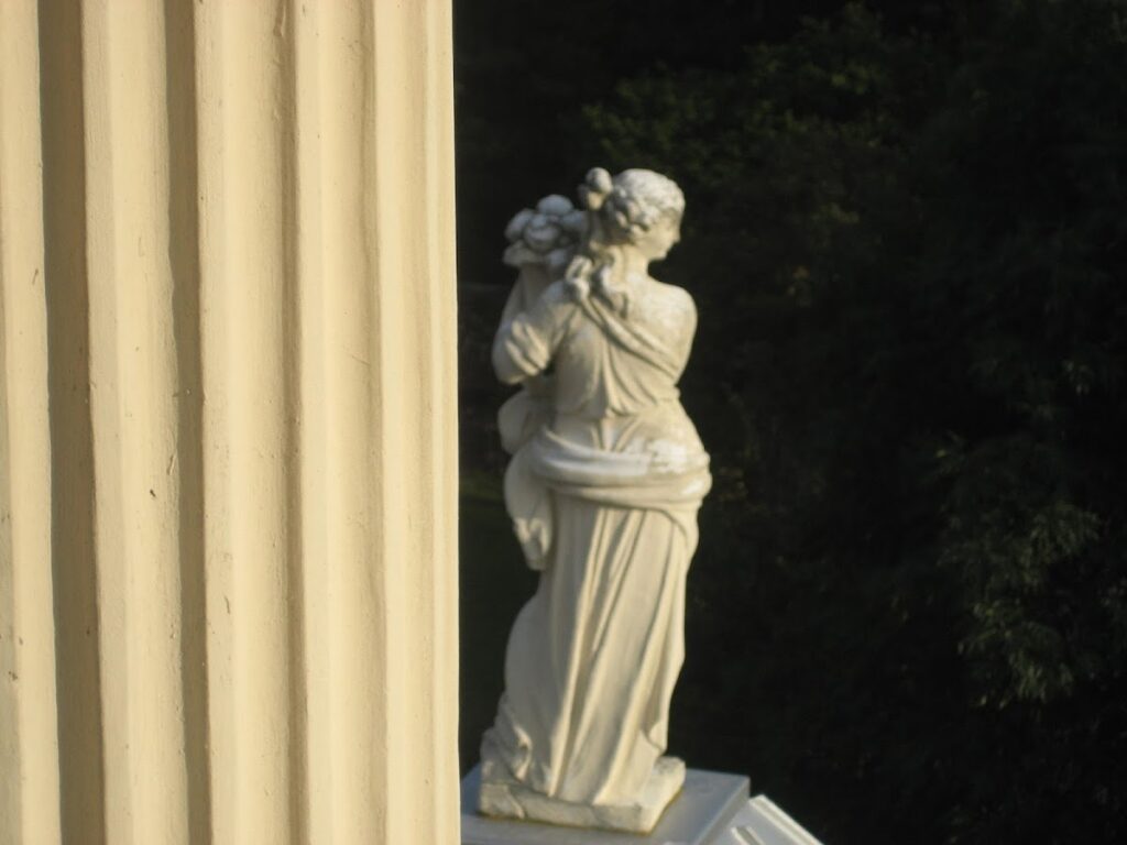 Schloss Zinnitz: A Late-Classical Manor House in Germany 1 Schloss Zinnitz