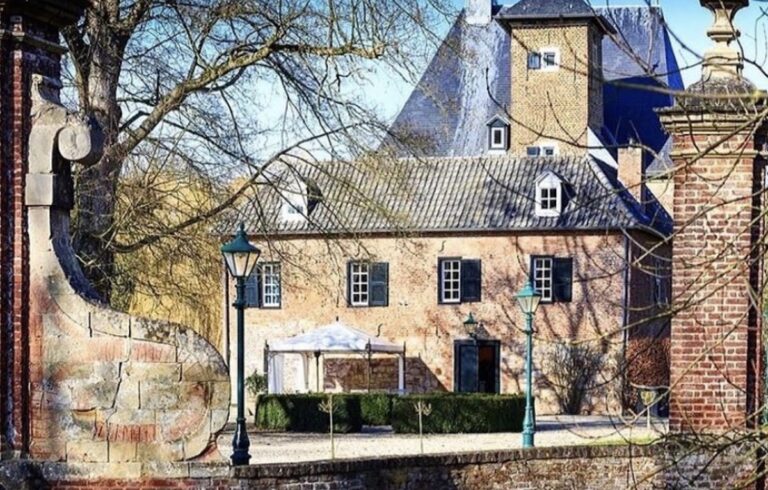 Lemiers Castle: A Medieval Fortified Residence in the Netherlands