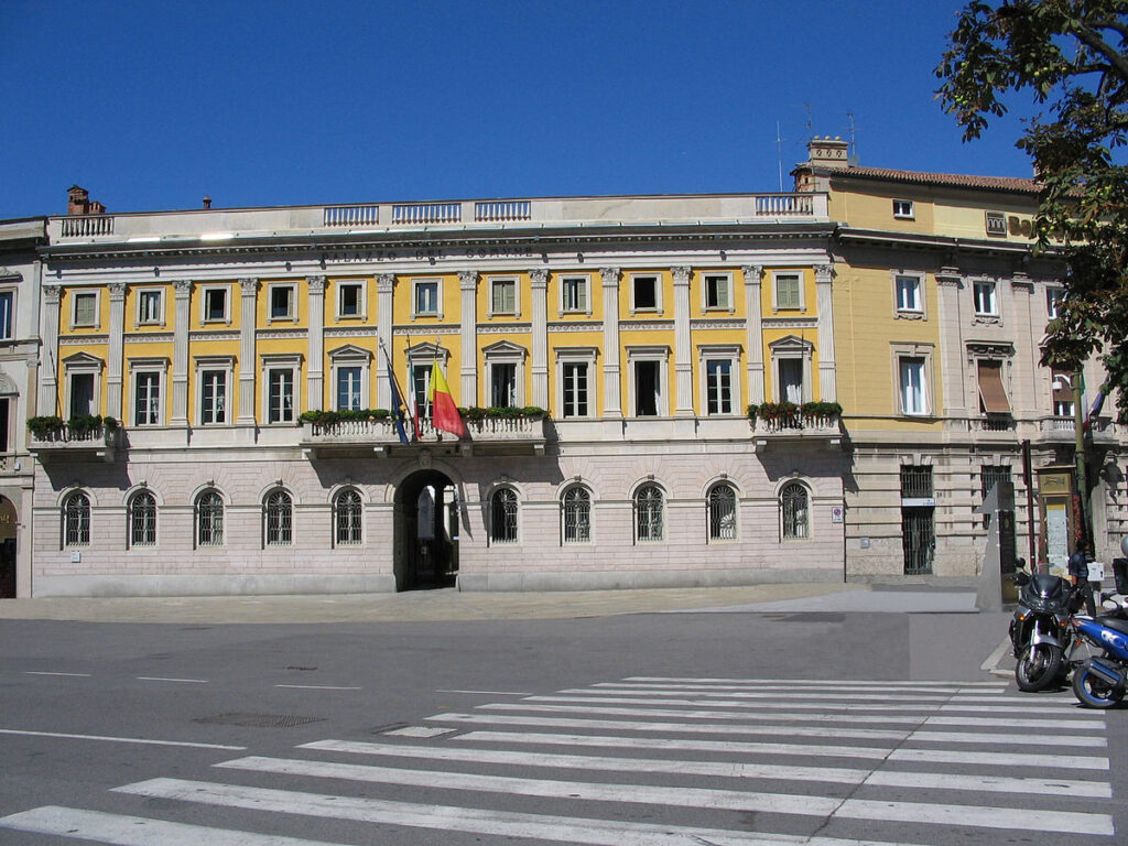 Palazzo Frizzoni: Bergamo’s Municipal Government Palace 1 Palazzo Frizzoni