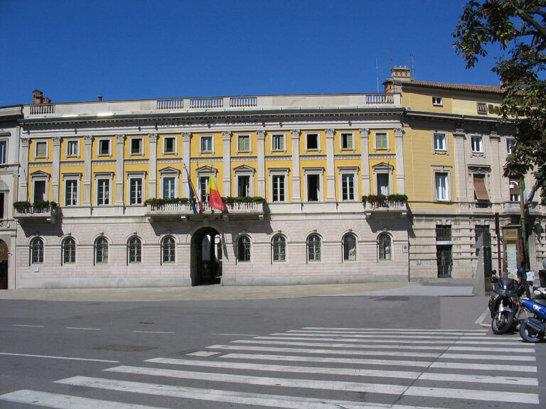 Palazzo Frizzoni: Bergamo’s Municipal Government Palace