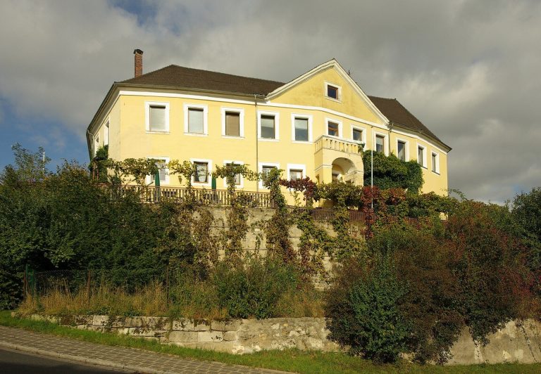 Schloss Marloffstein: A Medieval Castle and Baroque Palace in Germany