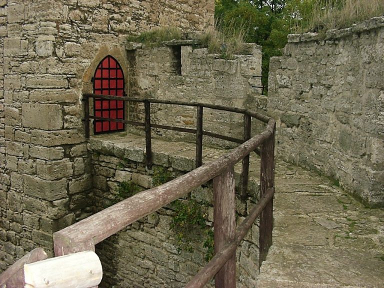 Wasserburg Kapellendorf: A Medieval Water Castle in Germany