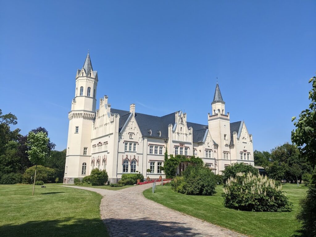 Schloss Kartlow: A Historicist Manor House in Germany 1 Schloss Kartlow