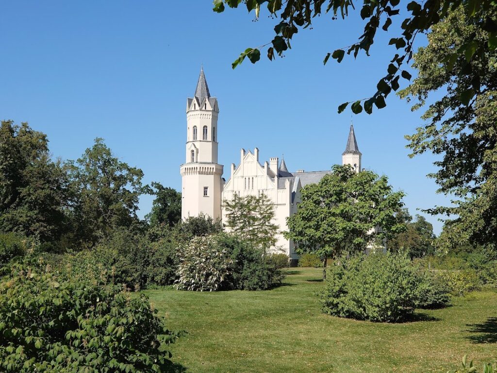 Schloss Kartlow: A Historicist Manor House in Germany 2 Schloss Kartlow