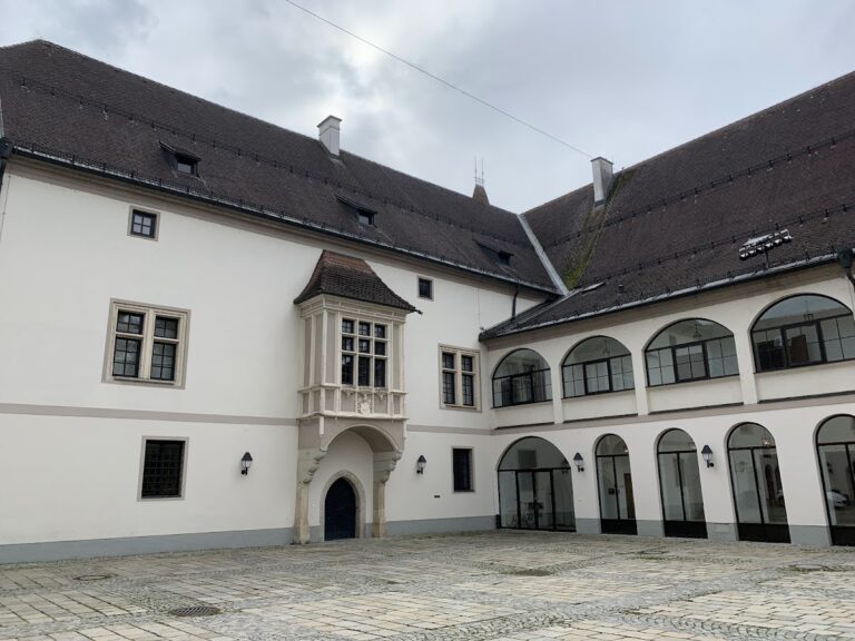Schloss Polheim Wels: A Medieval Castle and Urban Estate in Austria