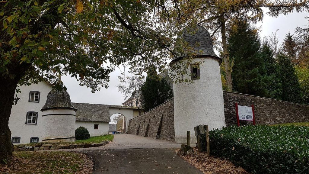 Schloss Wallerode: A Fortified Manor and Estate in Belgium 1 Schloss Wallerode