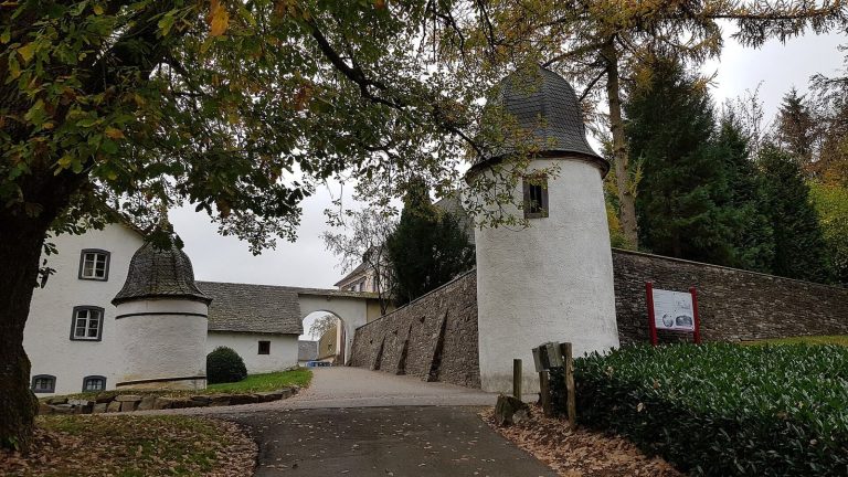 Schloss Wallerode: A Fortified Manor and Estate in Belgium