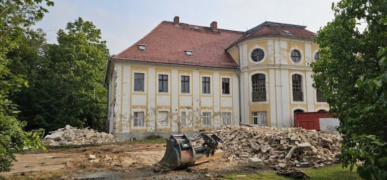 Schloss Königswartha: A Late-Baroque Manor House and Fisheries School in Germany