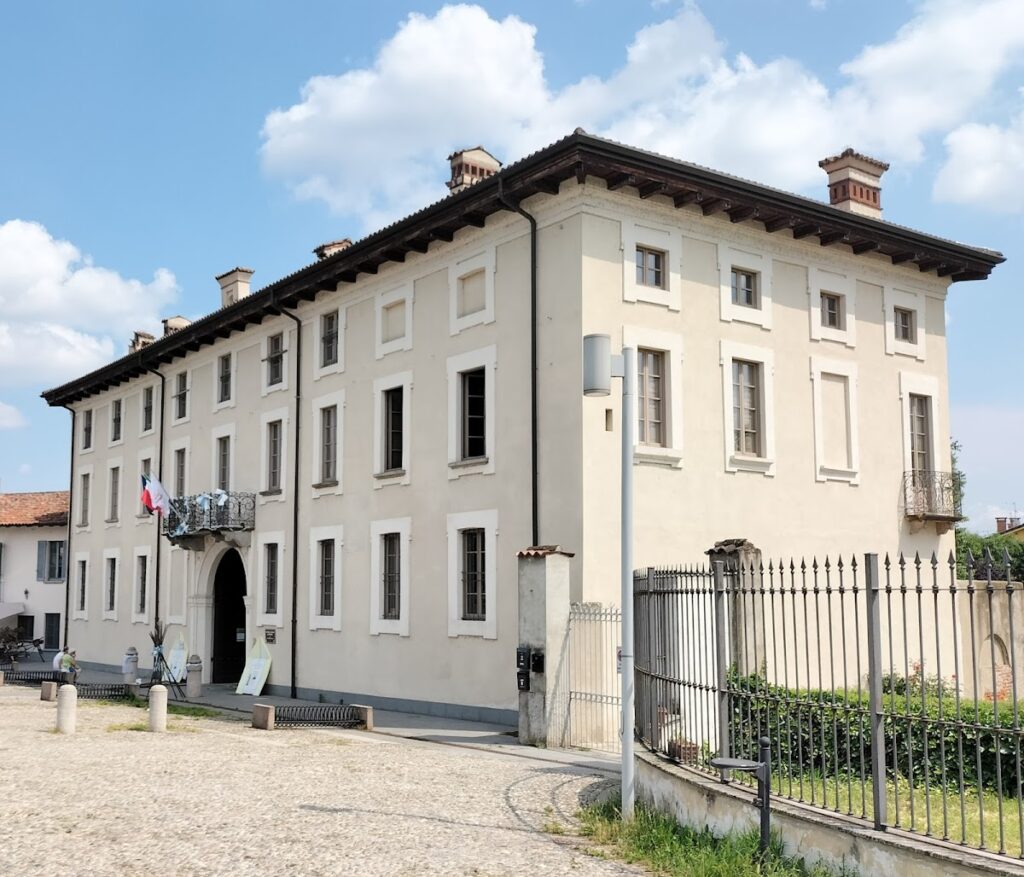 Palazzo Cittadini Stampa: A Historic Residence on the Naviglio Grande 2 Palazzo Cittadini Stampa