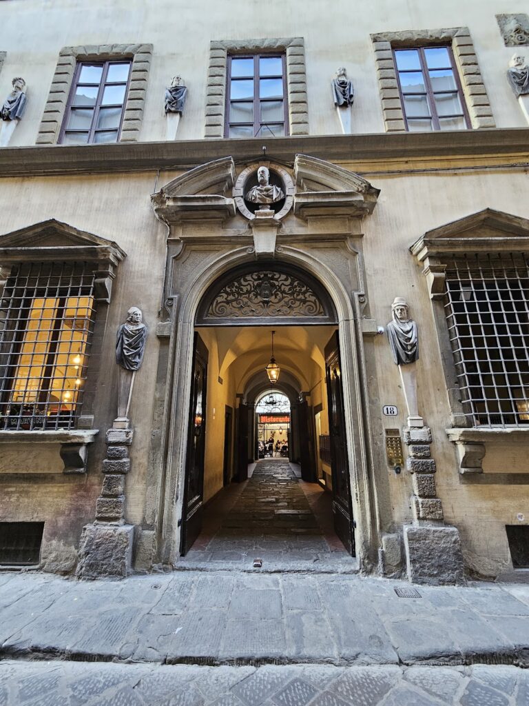 Palazzo dei Visacci: A Renaissance Urban Palace in Florence 1 Palazzo dei Visacci