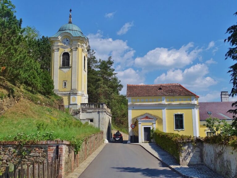 Schloss Thurnhof zu Linsberg: A Medieval Estate and Baroque Palace in Austria