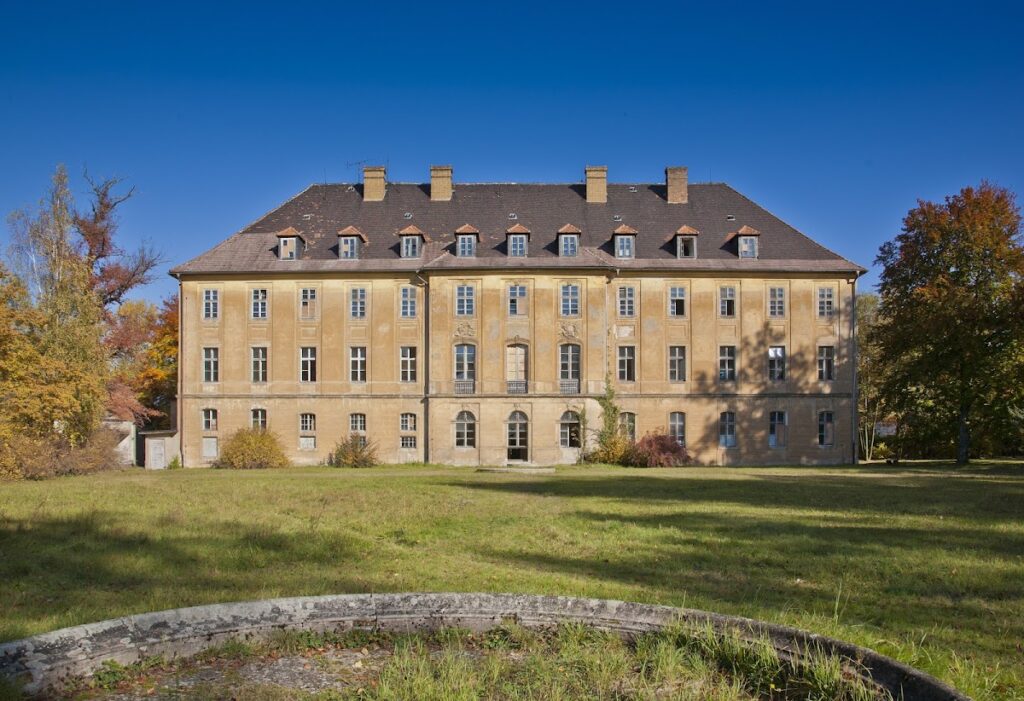 Uhyst Castle: A Baroque Estate and Former Sanatorium in Germany 2 Uhyst Castle