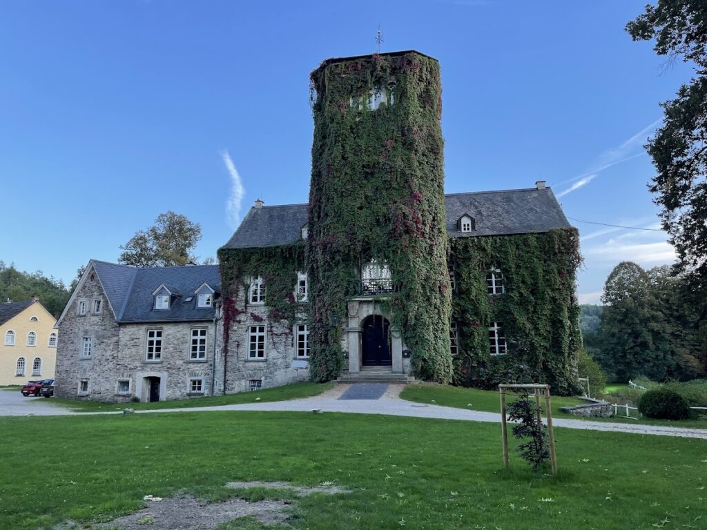 Haus Bamenohl: A Historic Castle in Germany 2 Haus Bamenohl