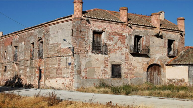 Palacio de Paradinas: A Fifteenth-Century Seigneurial Residence in Spain