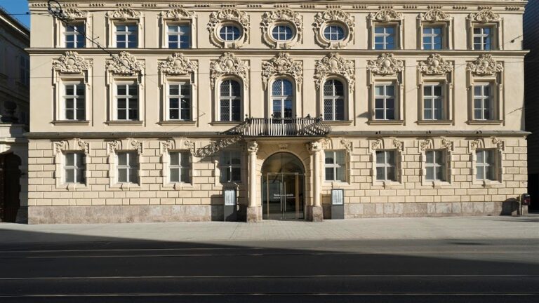 Taxispalais (Innsbruck): A Baroque Urban Palace and Cultural Center