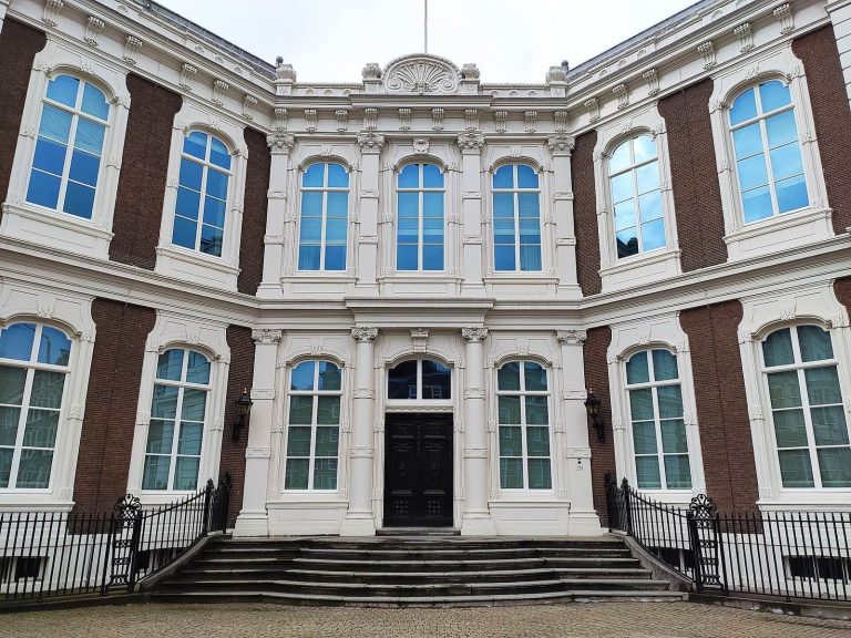 Kneuterdijk Palace: A Former Royal City Palace in The Hague