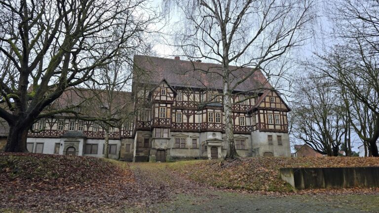 Rotes Schloss Mihla: A Renaissance Castle and Estate Farm in Germany