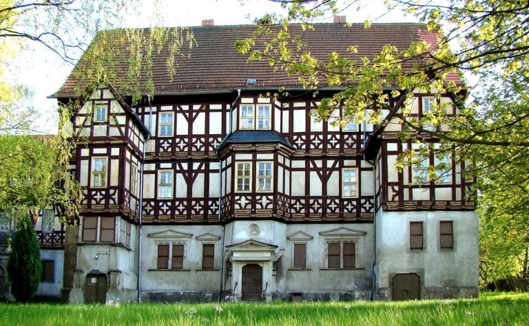 Rotes Schloss Mihla: A Renaissance Castle and Estate Farm in Germany
