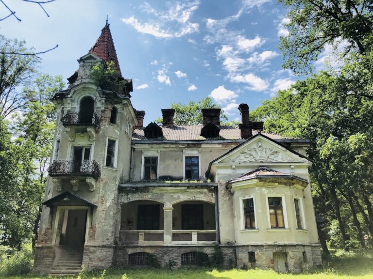 Niżankowice Palace: A Historic Estate in Ukraine