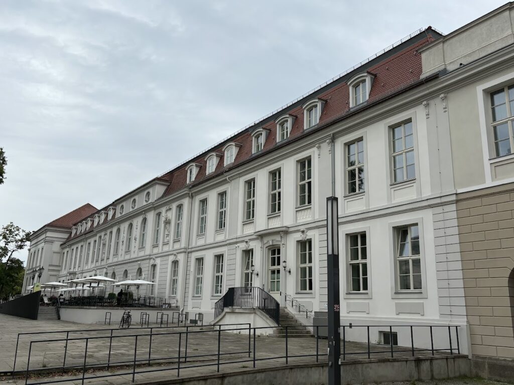 Prinzessinnenpalais: A Historic Palace on Unter den Linden in Berlin 1 Prinzessinnenpalais