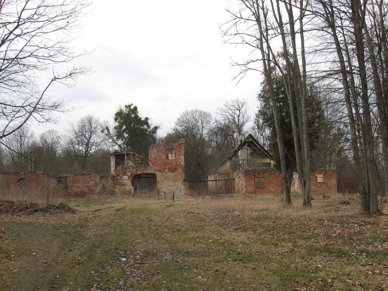 Palace in Gładysze: A Baroque Dohna Manor Residence in Poland