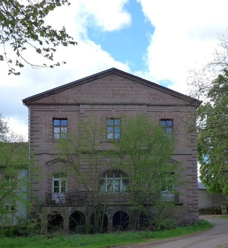 Schloss La Motte: The Former Hagen Family Palace in Lebach, Germany