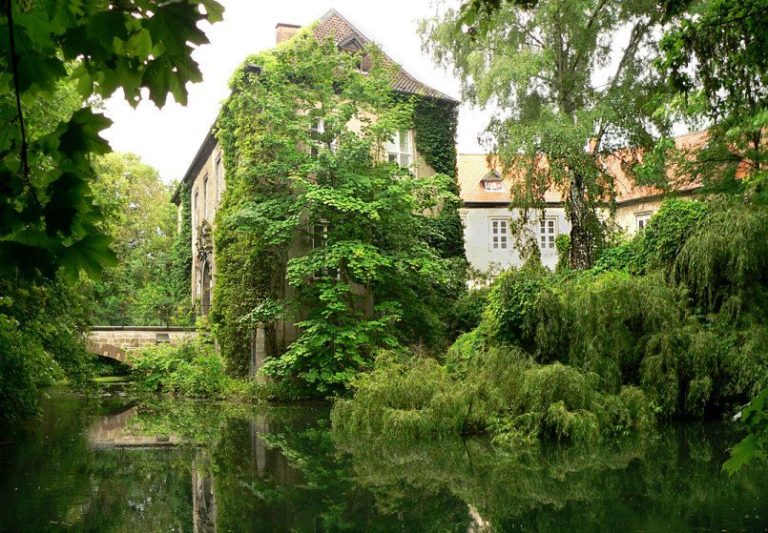 Wendhausen Castle: A Moated Castle and Estate in Germany