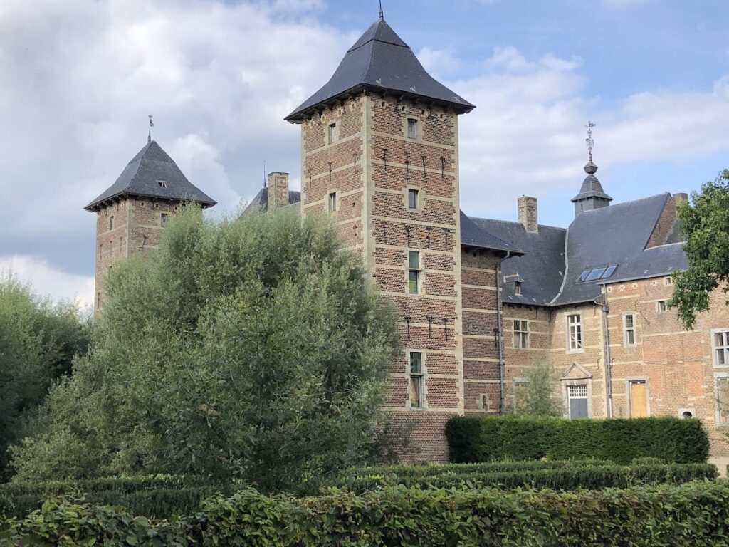 Kasteel van Rijkel: A Water Castle in Belgium 1 Kasteel van Rijkel