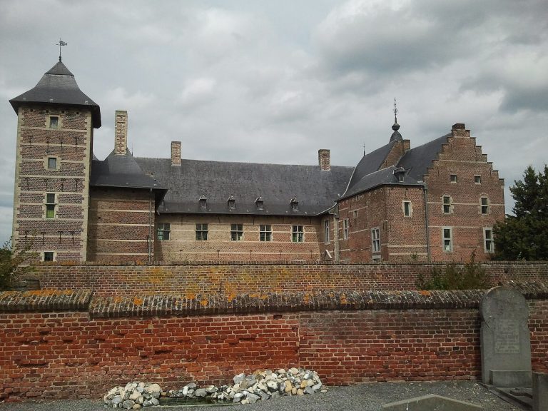 Kasteel van Rijkel: A Water Castle in Belgium