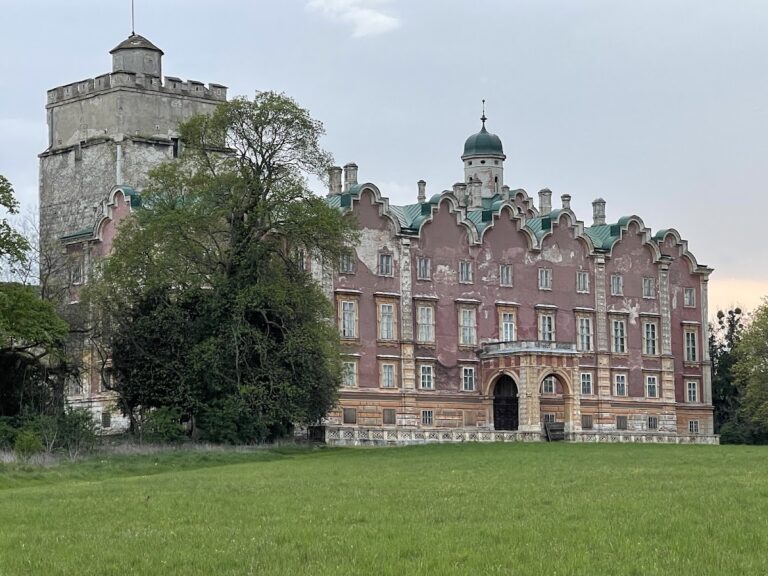 Schloss Prugg: A Medieval Fortress and Baroque Palace in Austria