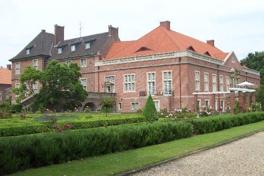 Schloss Kalbeck: A Historicist Estate in Germany