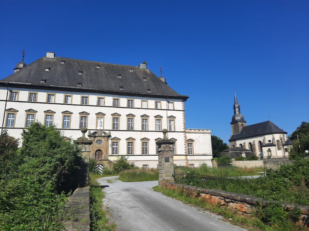 Deutschordensschloss Mülheim/Möhne: Former Teutonic Order Commandery in Warstein 1 Deutschordensschloss Mülheim/Möhne