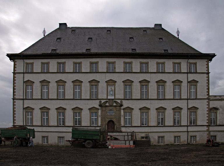 Deutschordensschloss Mülheim/Möhne: Former Teutonic Order Commandery in Warstein
