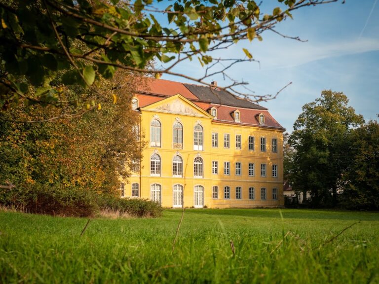 Schloss Nischwitz: A Rococo Palace Complex in Saxony