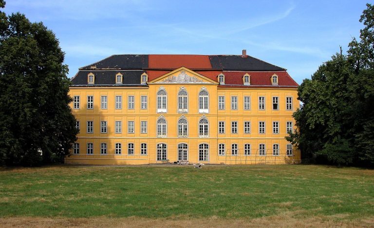 Schloss Nischwitz: A Rococo Palace Complex in Saxony