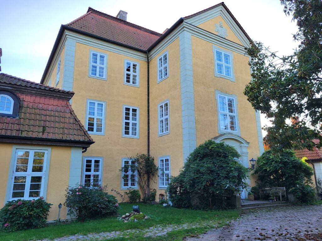 Quitzin Hunting Lodge: A Baroque Estate in Germany 1 Quitzin Hunting Lodge
