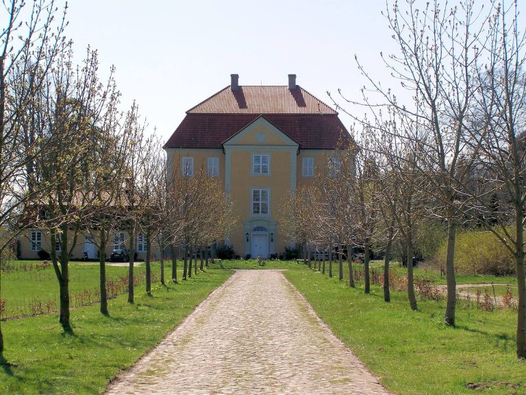 Quitzin Hunting Lodge: A Baroque Estate in Germany