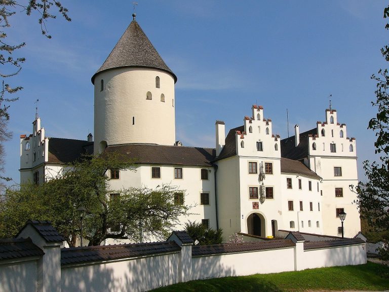 Schloss Kronwinkl: Medieval Castle and Preysing Family Seat
