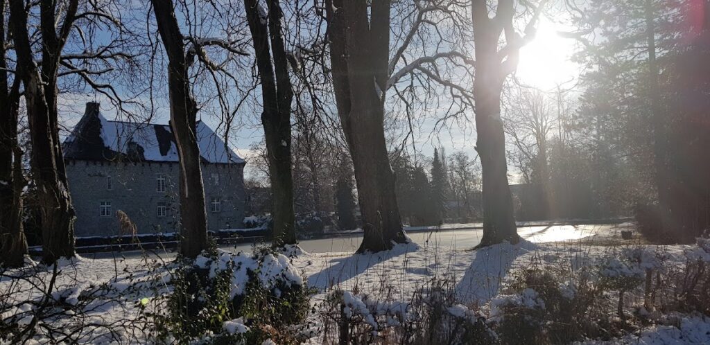 Castle Amstenrath: A Moated Manor and Lordship Seat in Belgium 2 Castle Amstenrath