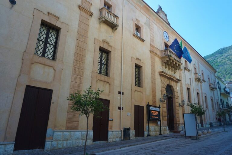Palazzo Crociferi: A Baroque Municipal Palace in Castellammare del Golfo