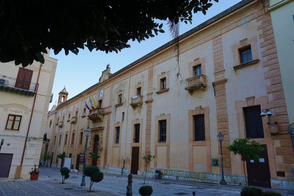 Palazzo Crociferi: A Baroque Municipal Palace in Castellammare del Golfo 1 Palazzo Crociferi