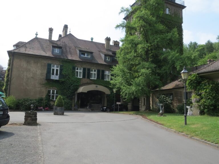 Schloss Lerbach: Manor house and landscape park in Bergisch Gladbach