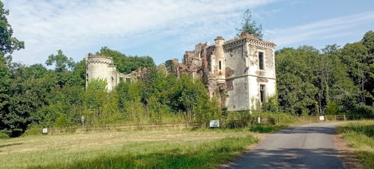 Château du Bois-du-Loup: A Neo-Gothic Estate and Military Ruin in France