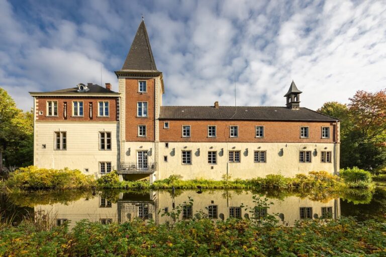 Schloss Dankern: A Baroque Moated Castle in Germany